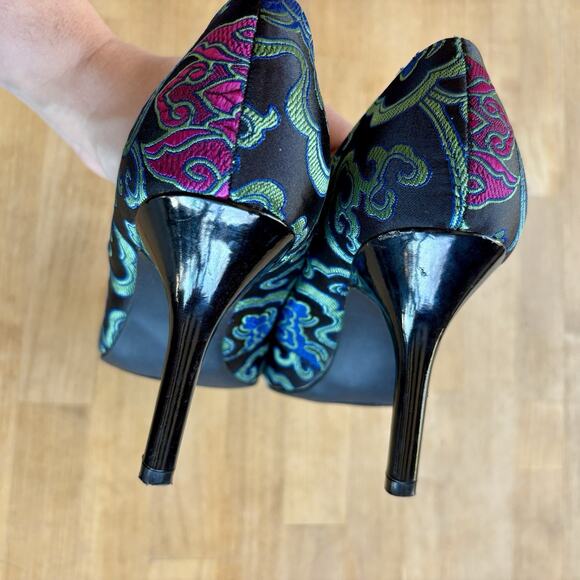 Elegant Black and Multicolor Embroidered Heels - Picture 8 of 10